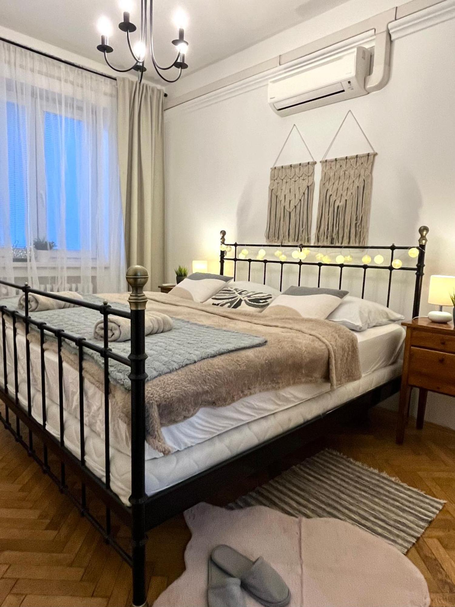 ברטיסלאבה Audrey Hepburn Apartment Old Town Air Conditioned מראה חיצוני תמונה